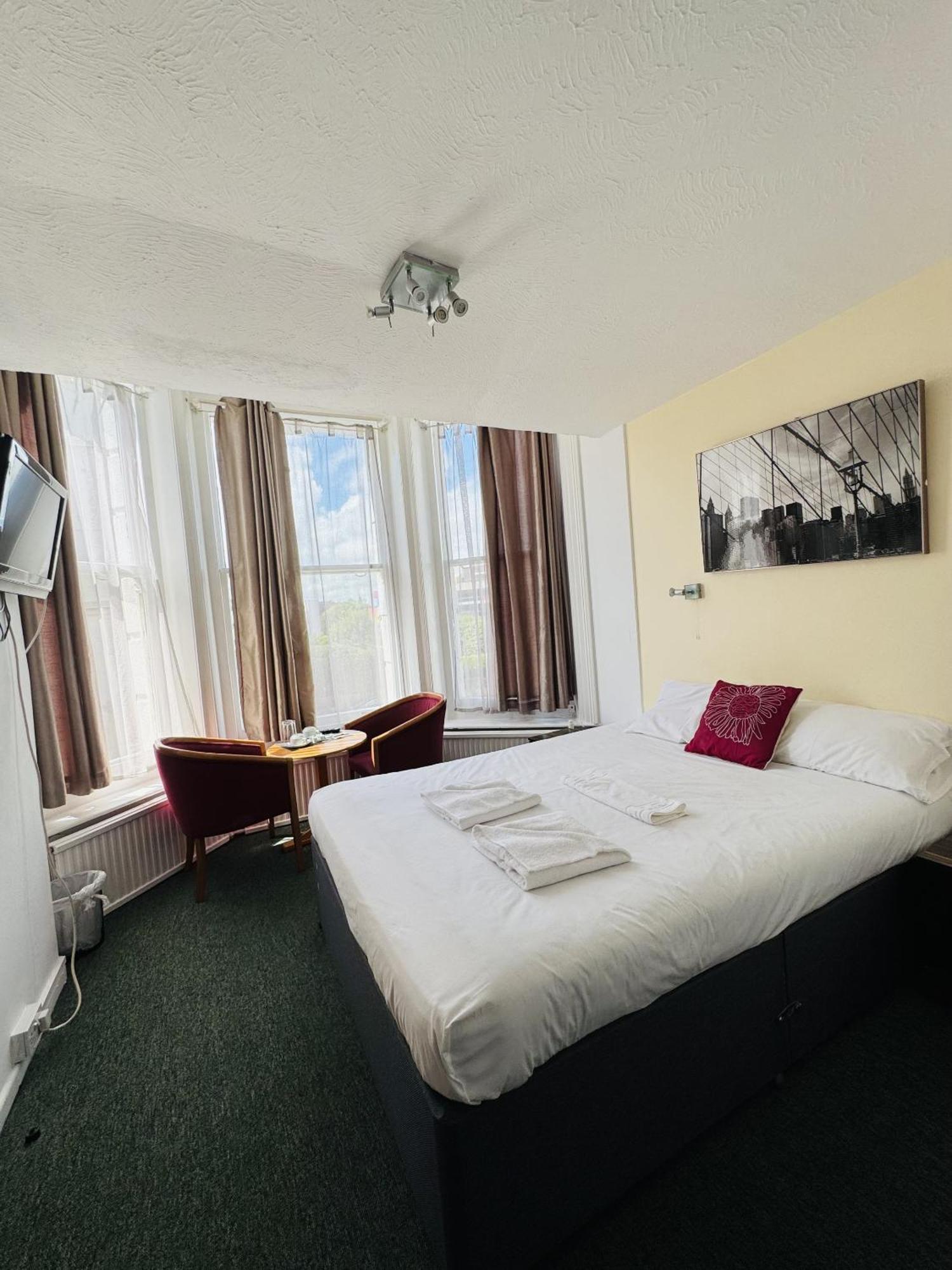 Carlton Court Hotel Eastbourne Exteriör bild