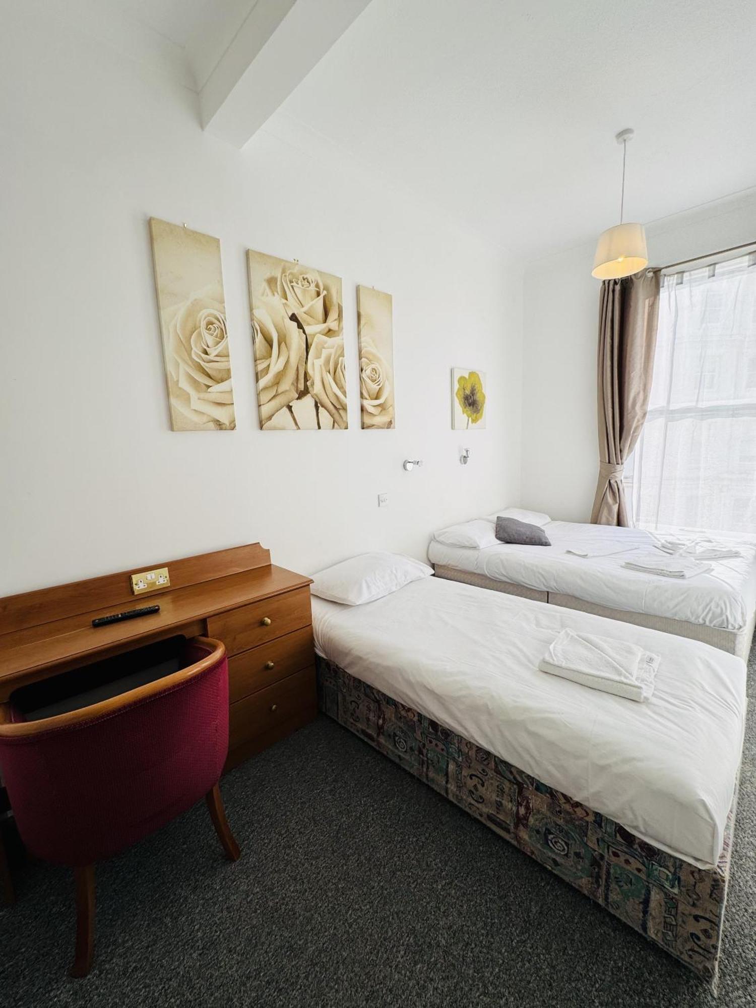 Carlton Court Hotel Eastbourne Rum bild