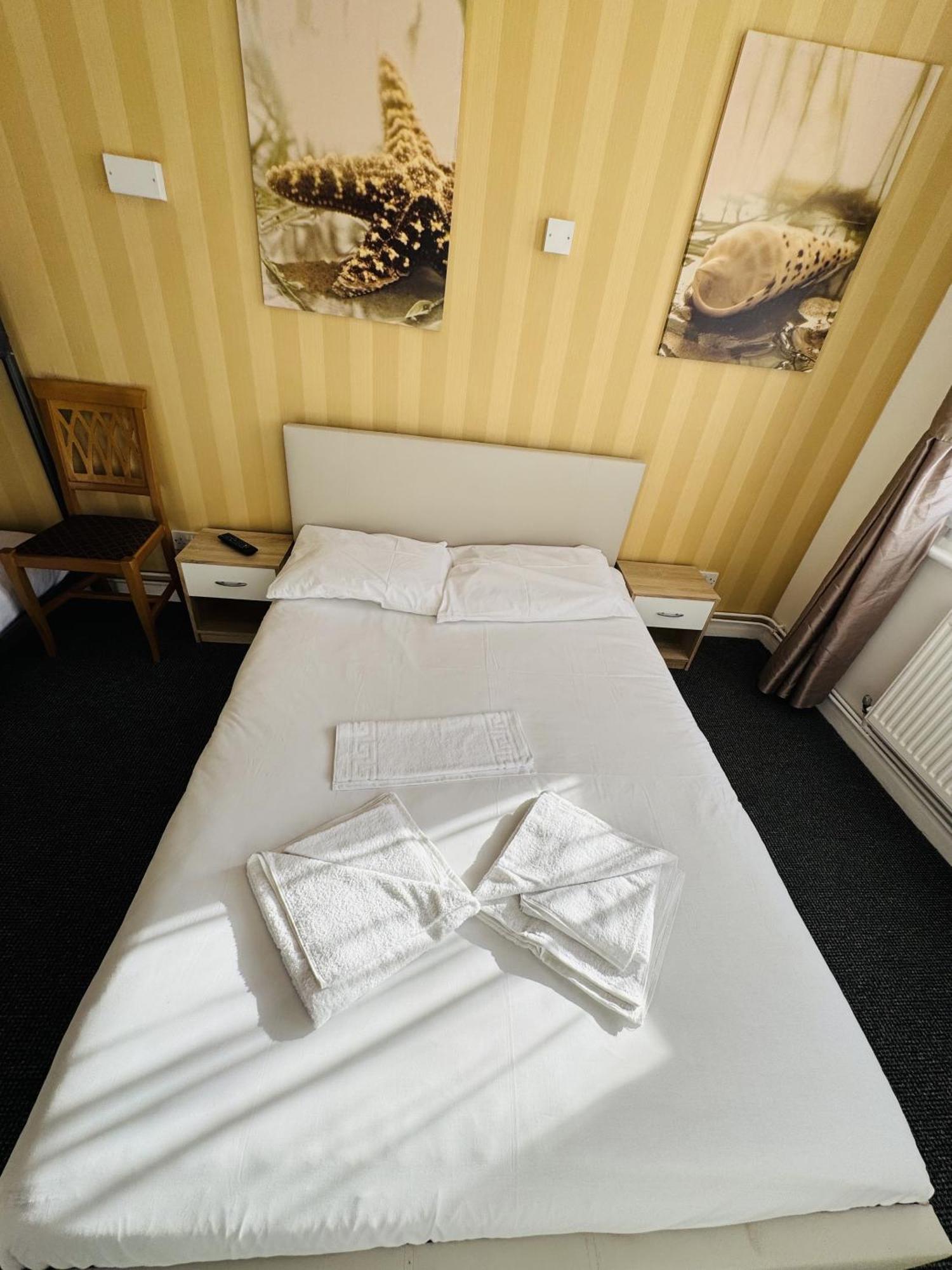 Carlton Court Hotel Eastbourne Rum bild