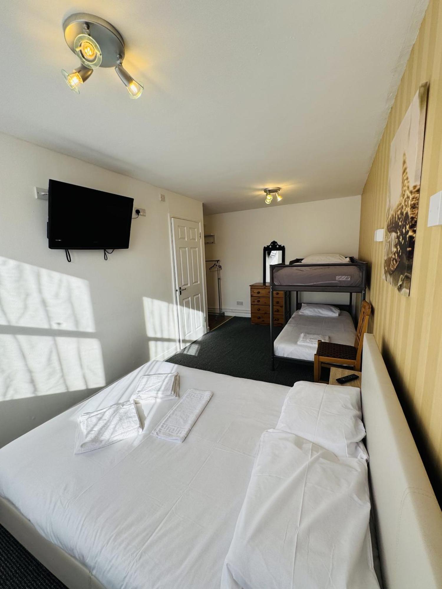 Carlton Court Hotel Eastbourne Rum bild