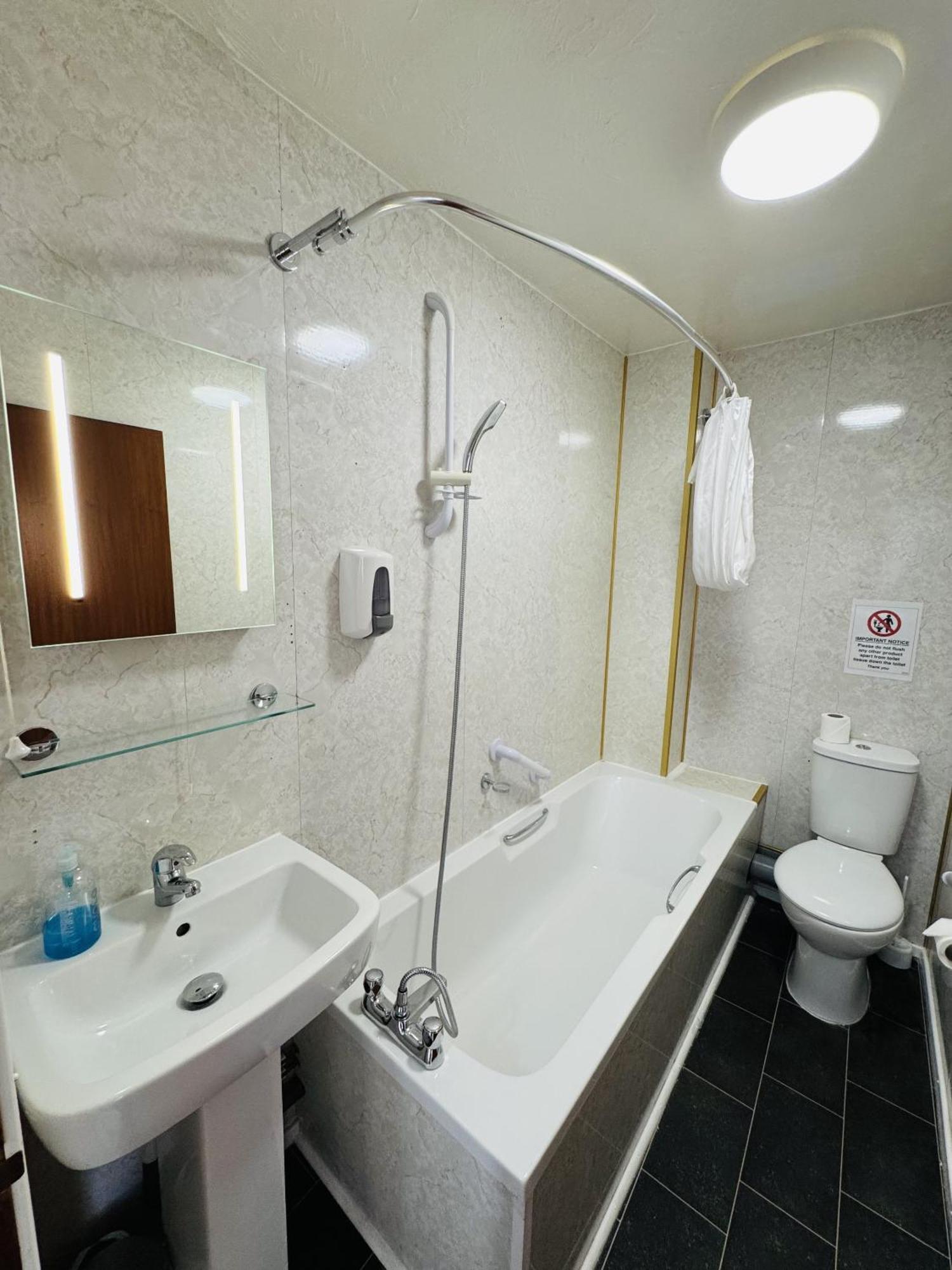 Carlton Court Hotel Eastbourne Rum bild