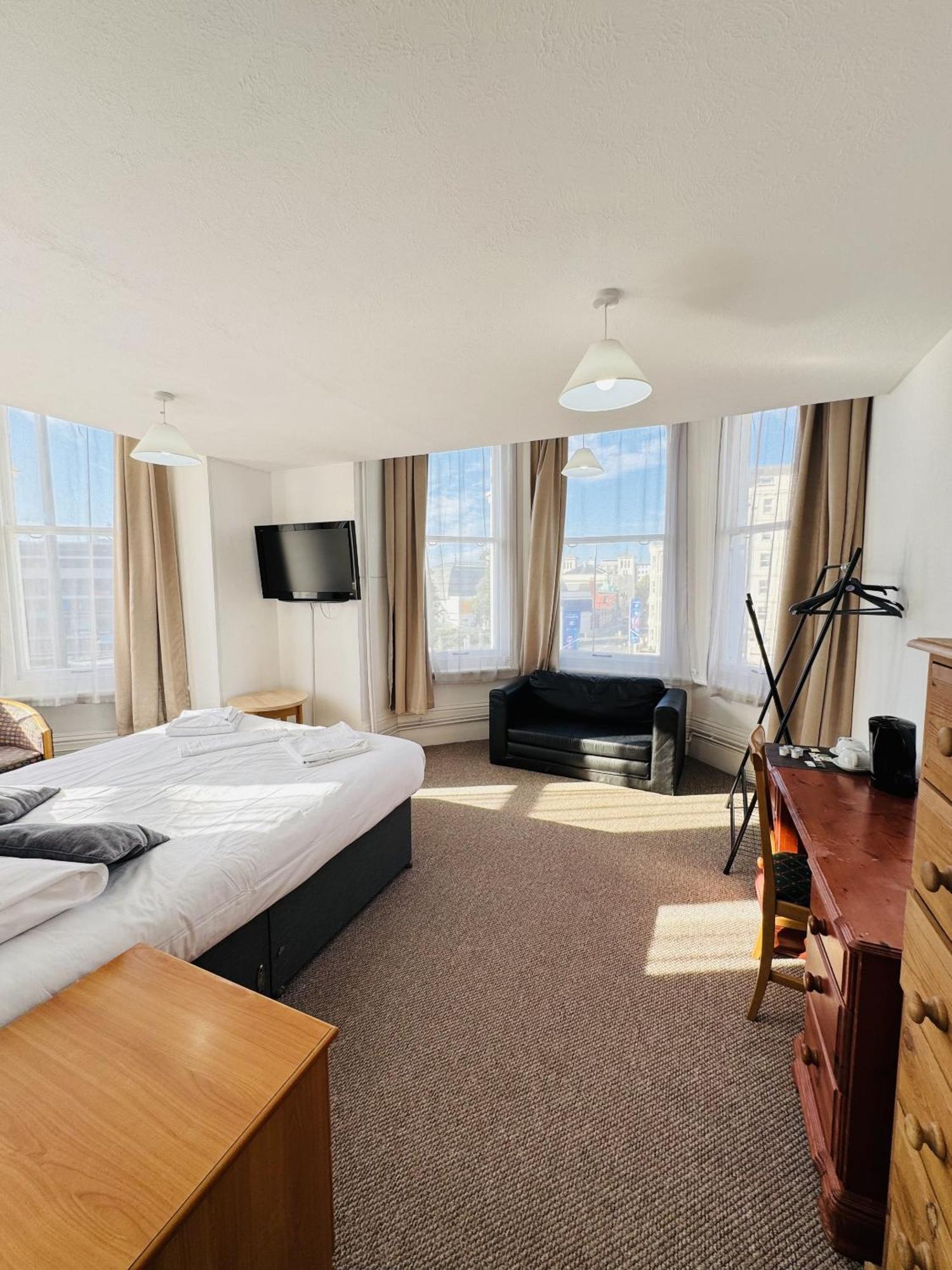 Carlton Court Hotel Eastbourne Rum bild