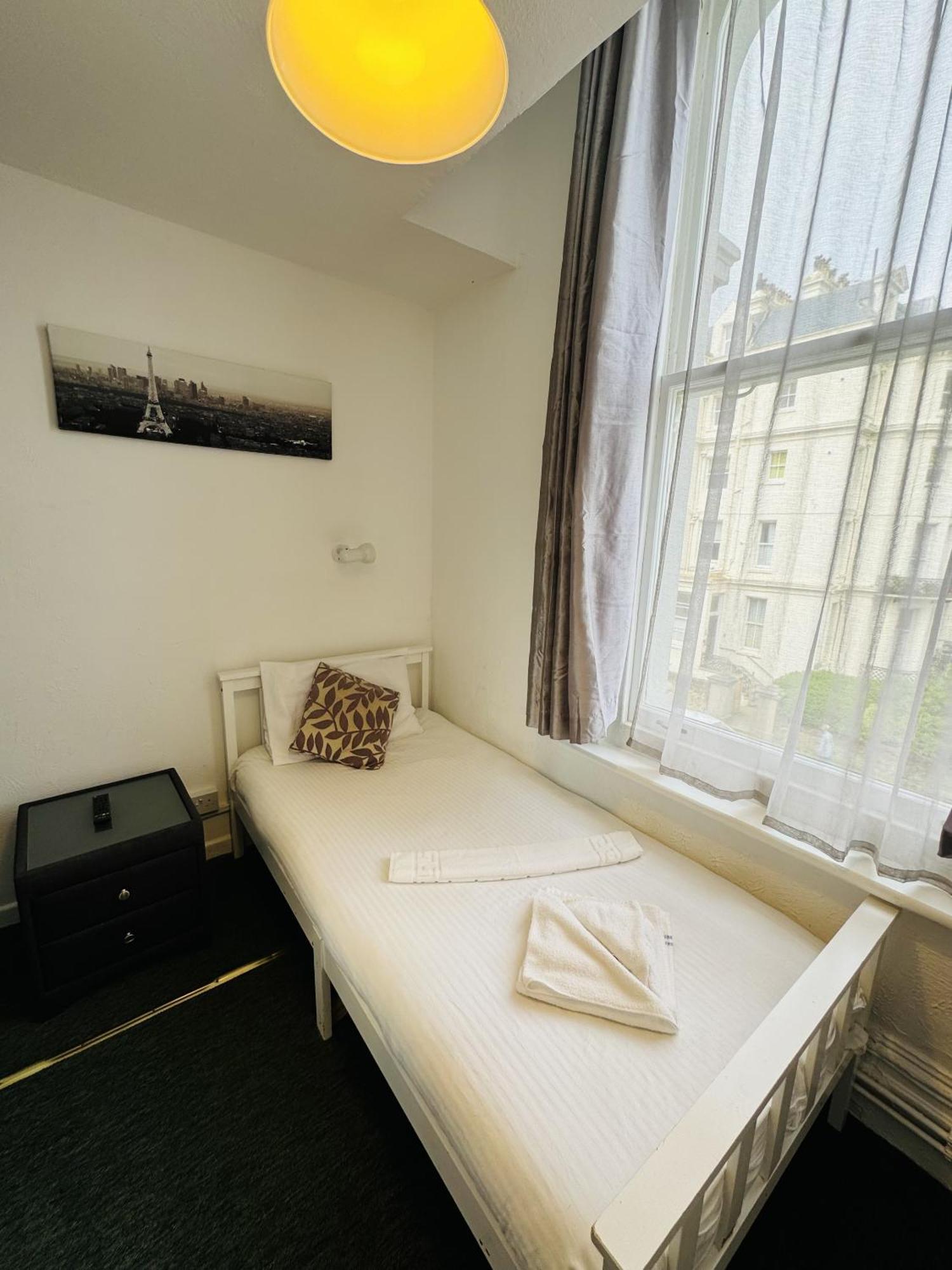 Carlton Court Hotel Eastbourne Rum bild