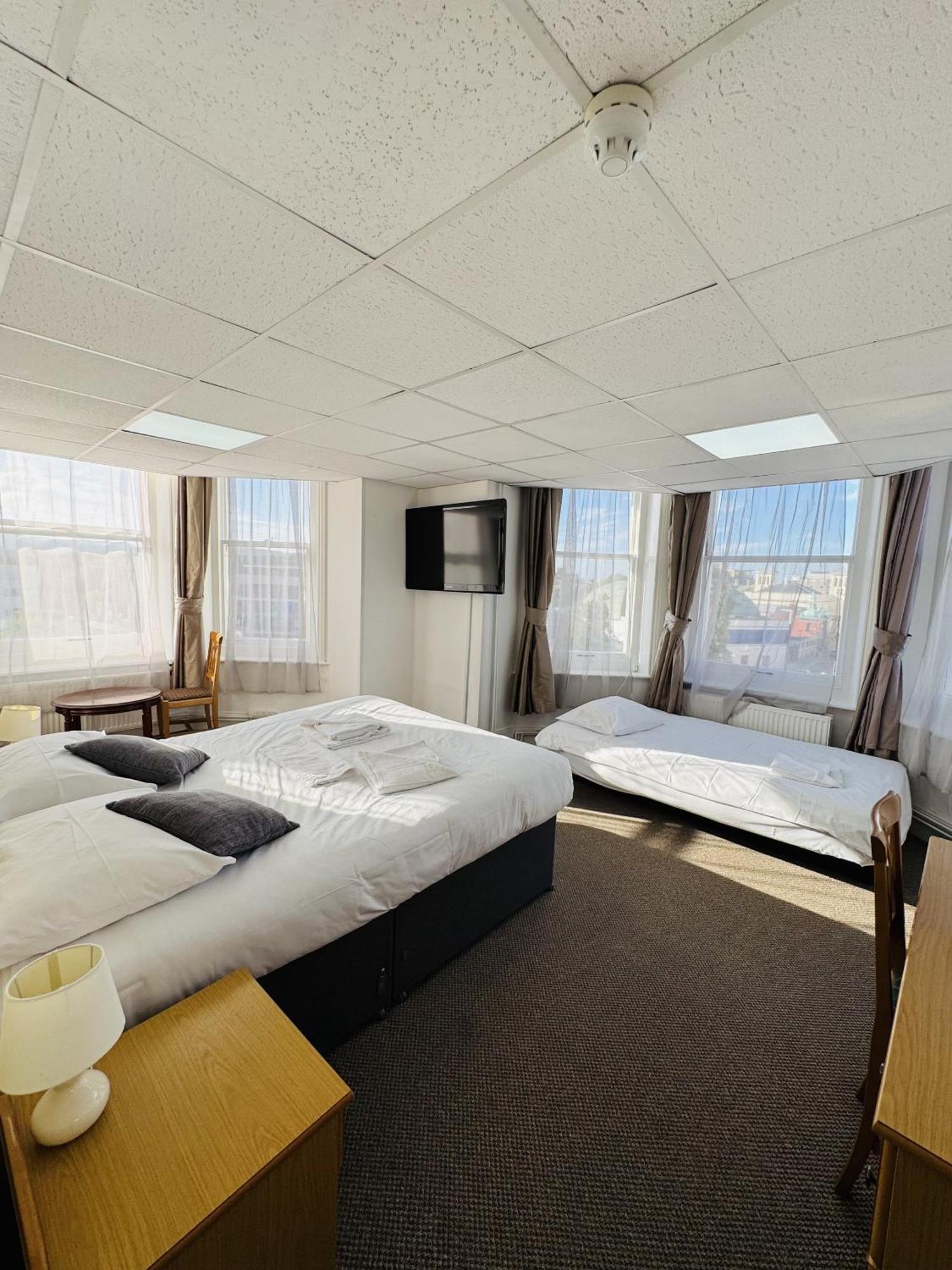 Carlton Court Hotel Eastbourne Rum bild