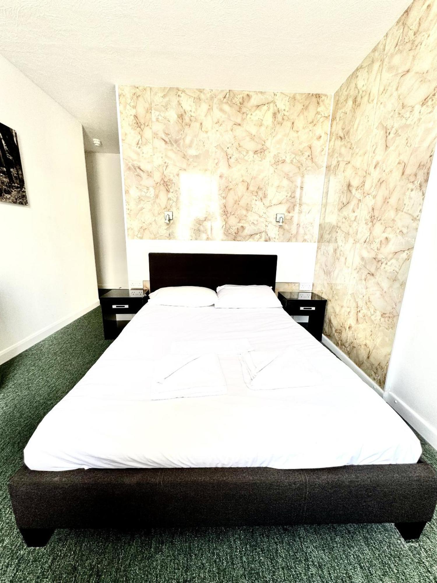 Carlton Court Hotel Eastbourne Rum bild