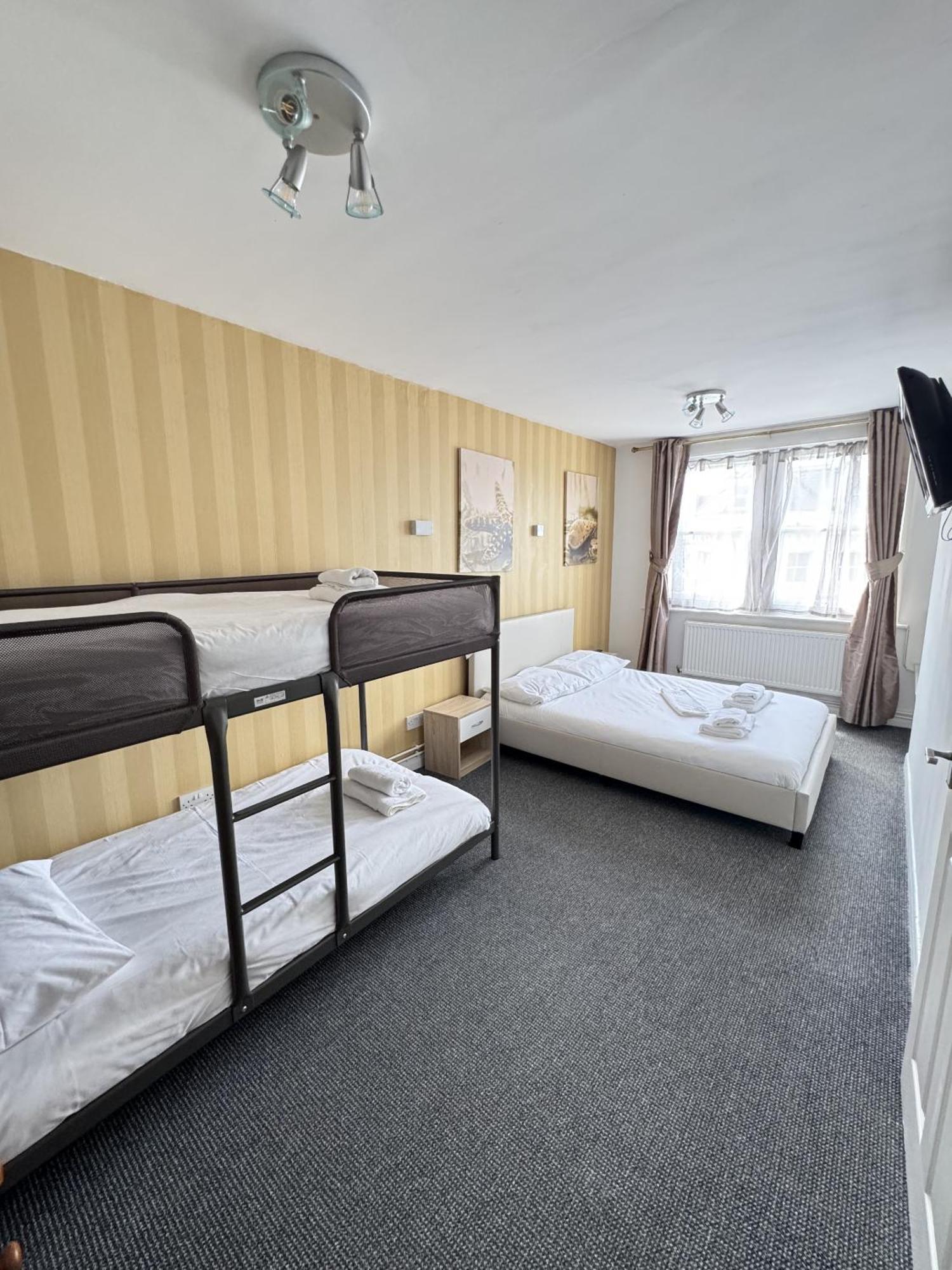 Carlton Court Hotel Eastbourne Rum bild